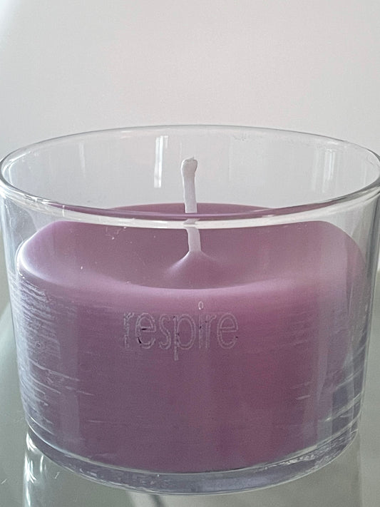 Vela artesanal "Breathe" - Vidrio grabado en color lavanda